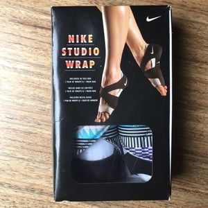 Nike Studio Wrap